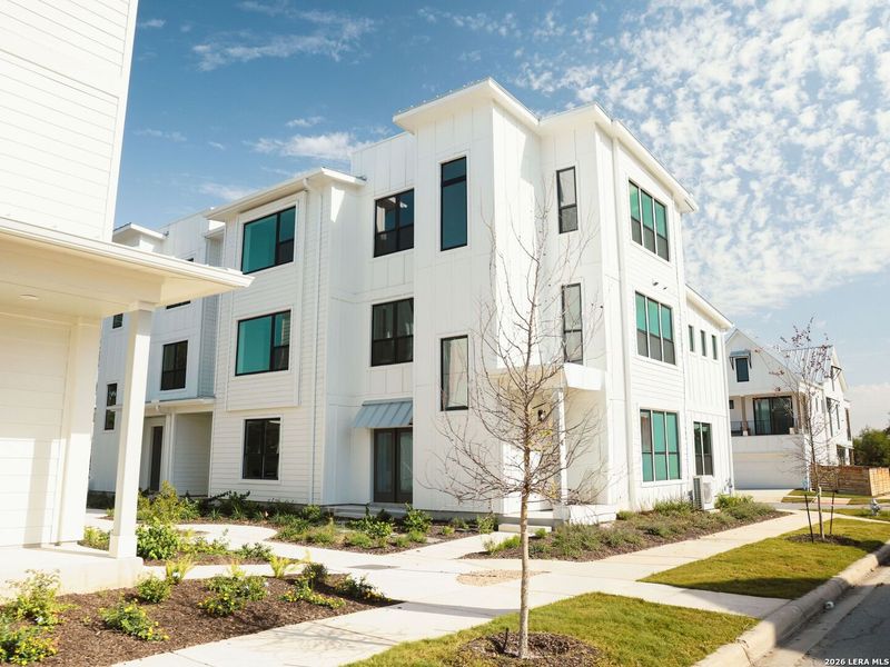 Condo located in San Antonio, TX showcasing its design and architecture (Image 25).