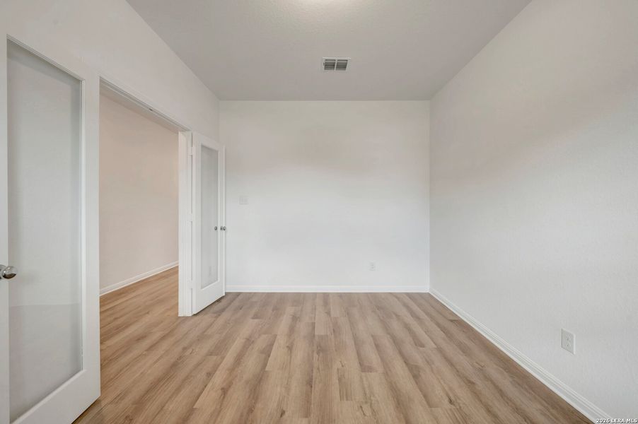 Spacious, unfurnished interior of a new home in Mesquite Ridge, San Antonio (Image 44).