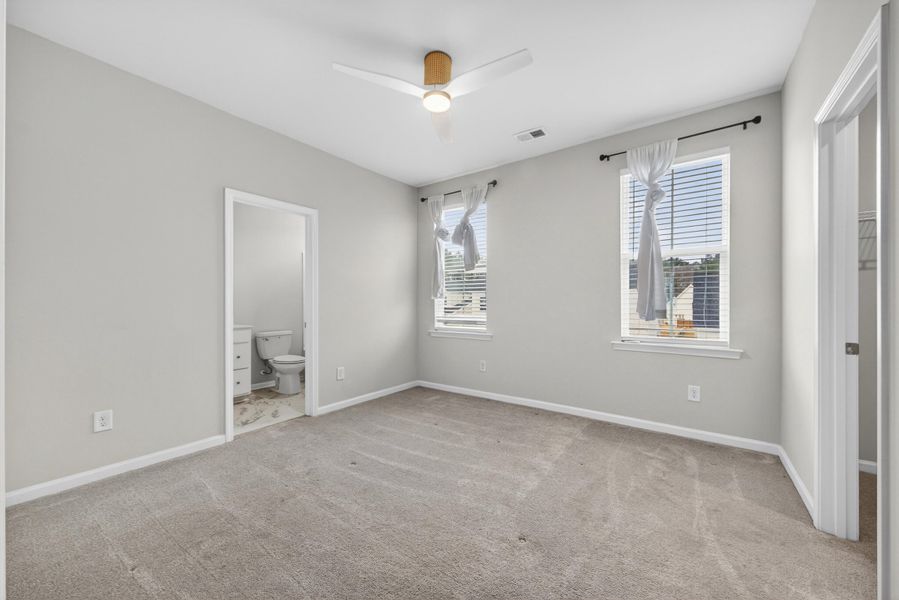 Spacious, unfurnished interior of a new home in , Summerville (Image 40).