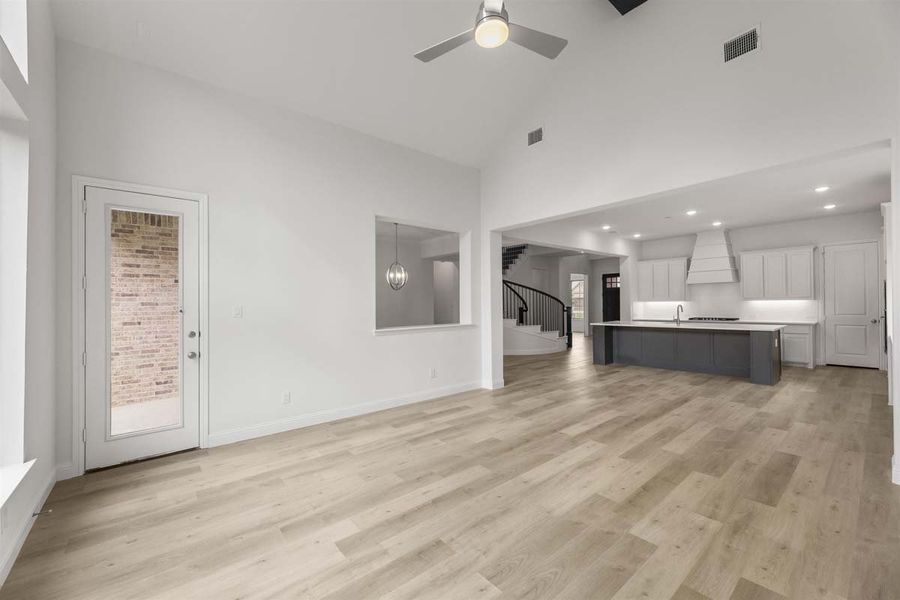 Representative unfurnished interior of a home built from the Brennan II by Pacesetter Homes in Nelson Lake, Rockwall (Image 19).