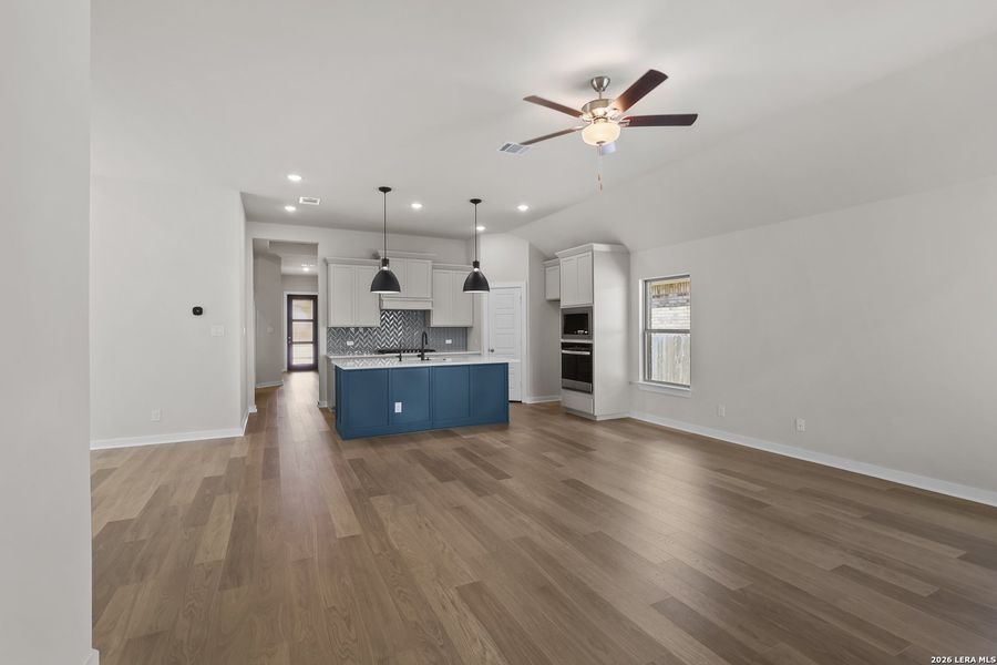 Spacious, unfurnished interior of a new home in Stillwater Ranch, San Antonio (Image 20).