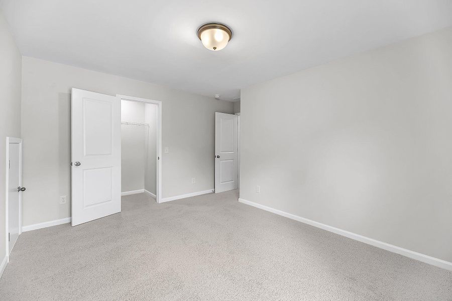 Spacious, unfurnished interior of a new home in Sweetgrass Station, Summerville (Image 30).