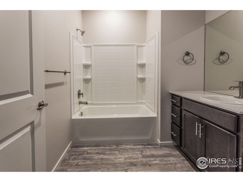 EXAMPLE PHOTO: MASTER BATH (SHARED BATH