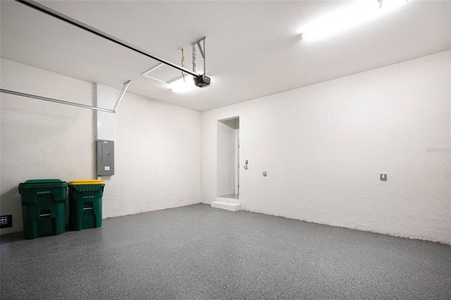 Spacious, unfurnished interior of a new home in , Rotonda West (Image 38).