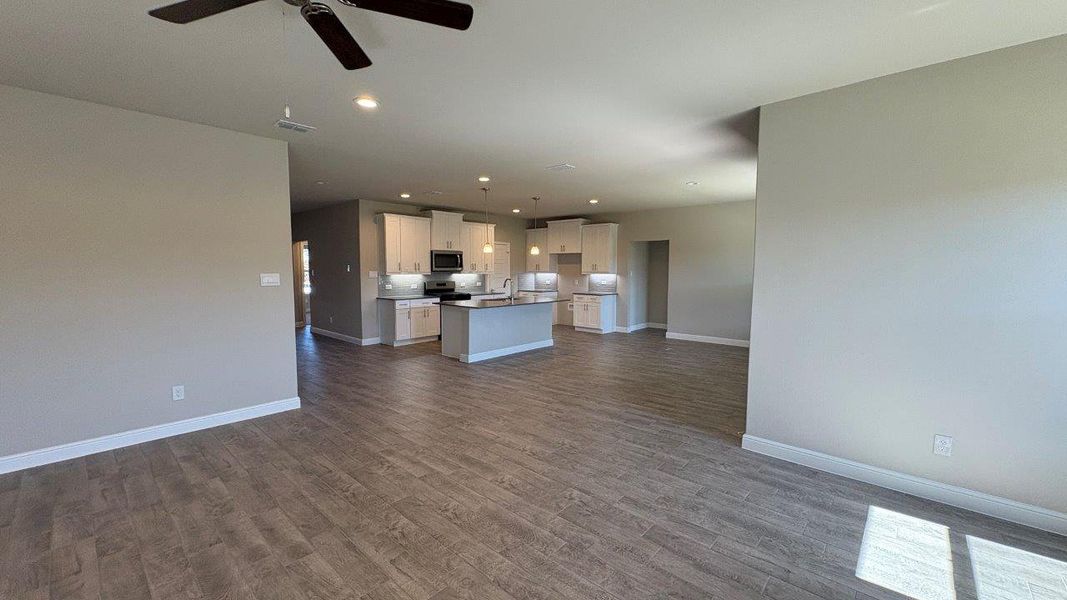 Spacious, unfurnished interior of a new home in Sandstone Estates, Granbury (Image 16). Spacious, unfurnished interior of a new home in Sandstone Estates, Granbury (Image 16).