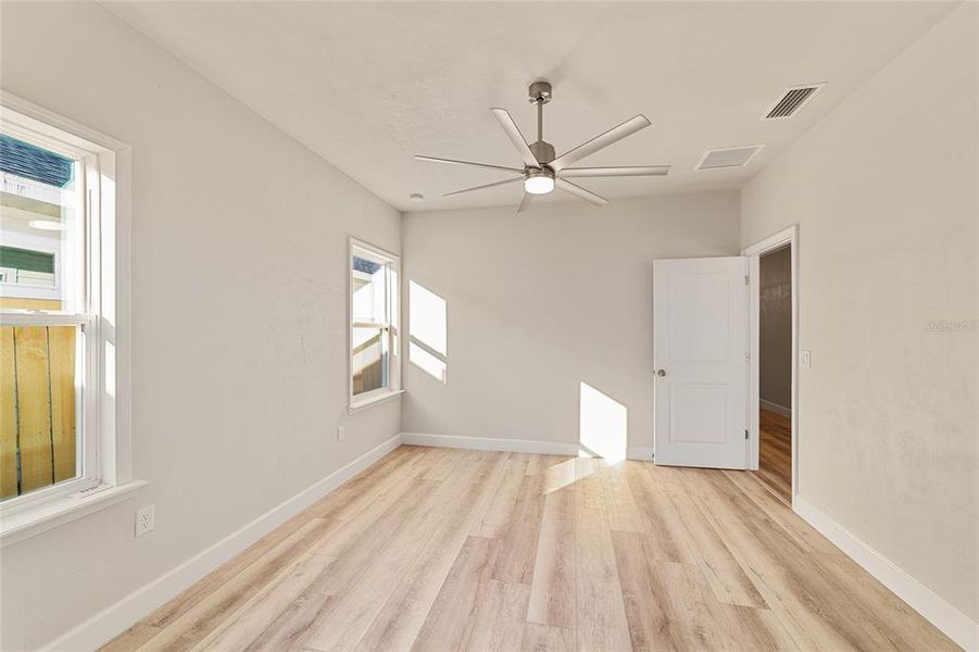 Spacious, unfurnished interior of a new home in , Gainesville (Image 16).