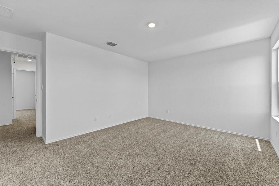 Spacious, unfurnished interior of a new home in Valverde, Bastrop (Image 17).