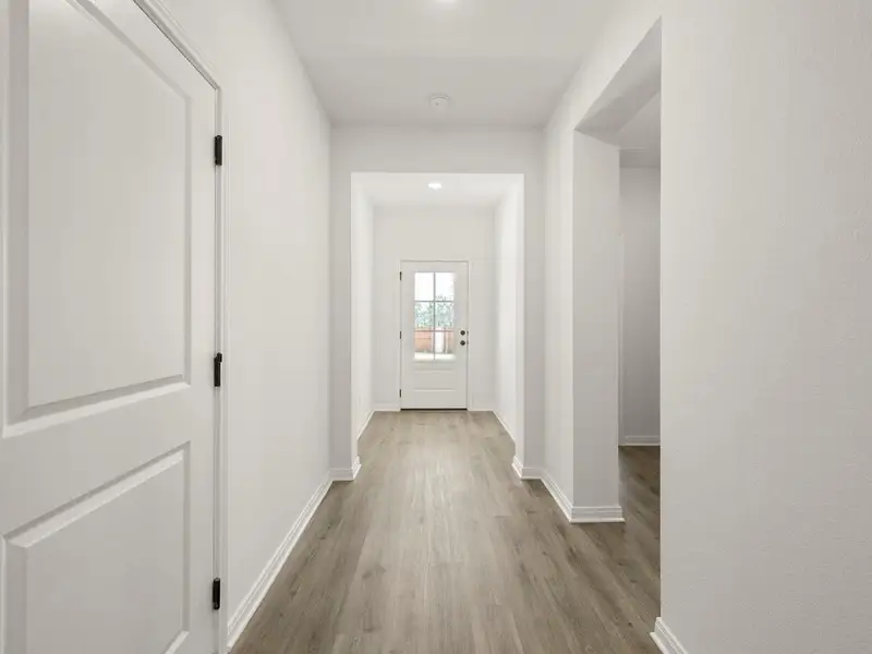 Spacious, unfurnished interior of a new home in Orchard Ridge, Liberty Hill (Image 13).