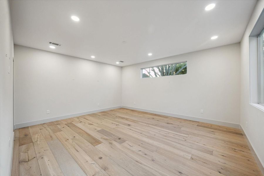 Spacious, unfurnished interior of a new home in , Houston (Image 35).