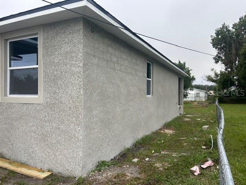 Exterior details and patio area of a home in , Lakeland (Image 5).