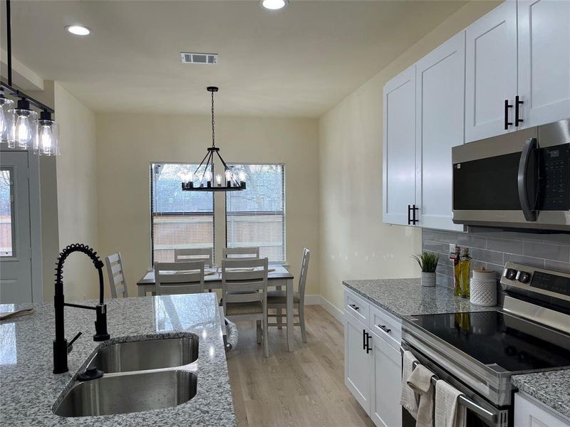 Furnished interior view inside a new home in , Corsicana (Image 33).
