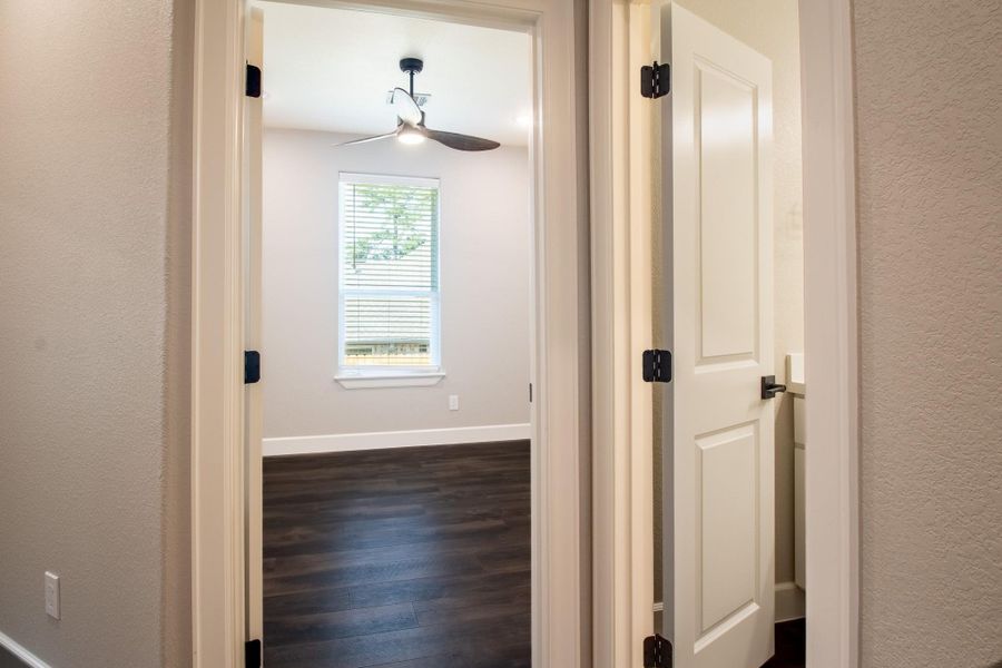 Spacious, unfurnished interior of a new home in , Huntsville (Image 30).