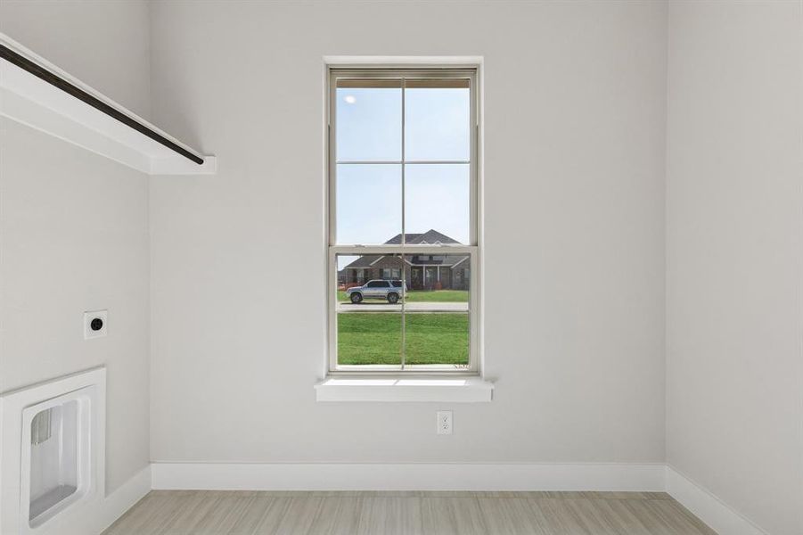 Spacious, unfurnished interior of a new home in Ellis Ranch Estates, Waxahachie (Image 34). Spacious, unfurnished interior of a new home in Ellis Ranch Estates, Waxahachie (Image 34).
