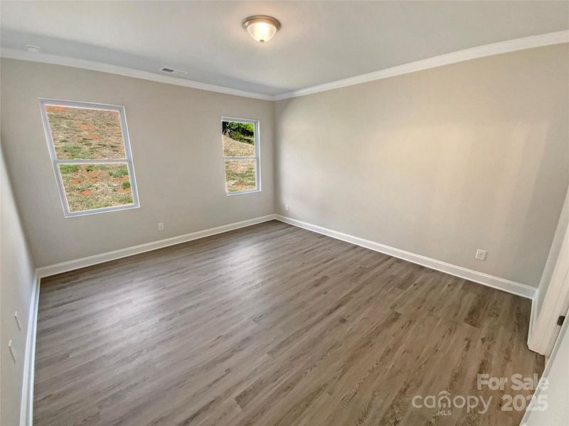 Spacious, unfurnished interior of a new home in Edgewater, Lancaster (Image 13).