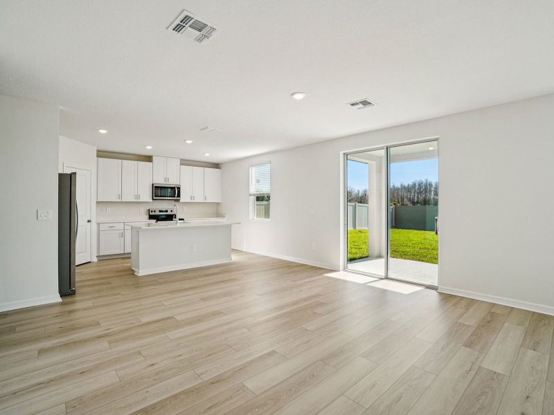 Spacious, unfurnished interior of a new home in Two Rivers - Classic Series, Zephyrhills (Image 9).