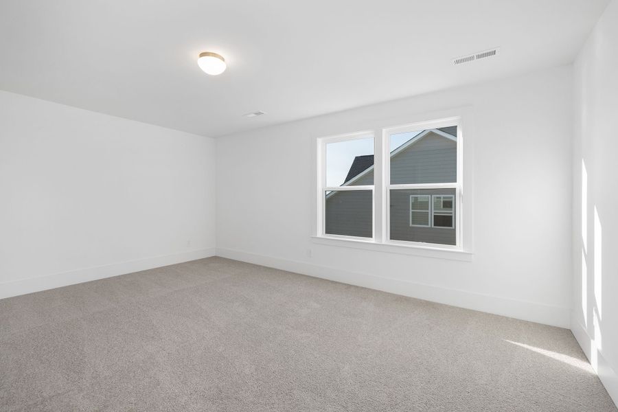 Spacious, unfurnished interior of a new home in Edgewater - Harbor Pointe, Lancaster (Image 19).