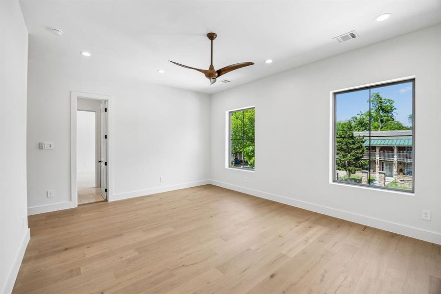 Spacious, unfurnished interior of a new home in , Dallas (Image 25).