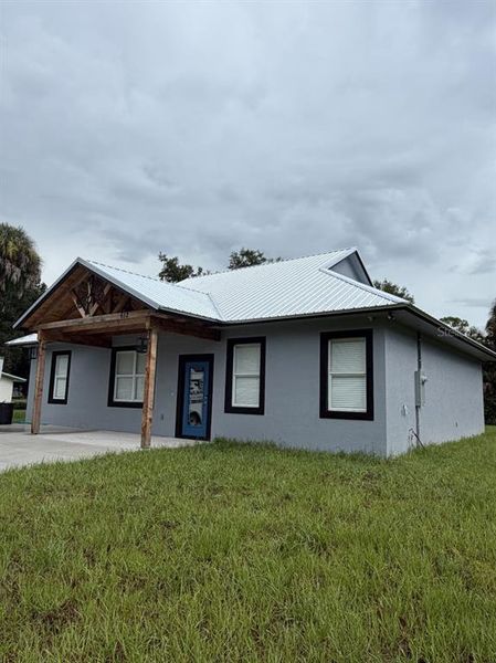 Exterior details and patio area of a home in , Okeechobee (Image 23).