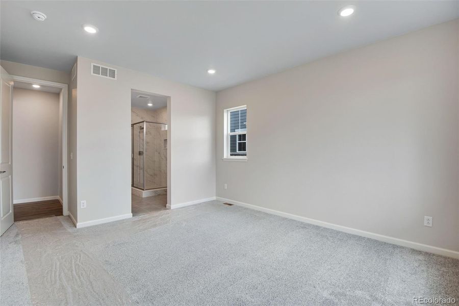 Spacious, unfurnished interior of a new home in Ensemble at The Aurora Highlands, Aurora (Image 18).