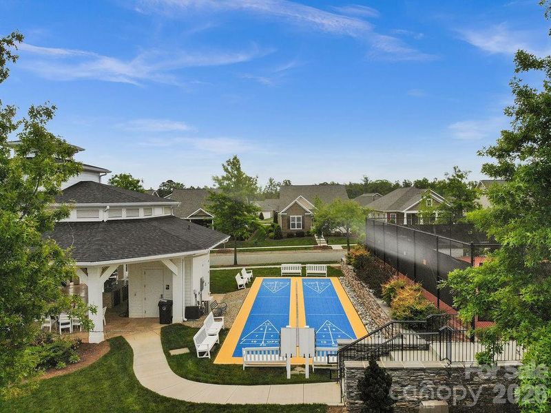 Community amenities in Bailey's Glen, Huntersville (Image 39).
