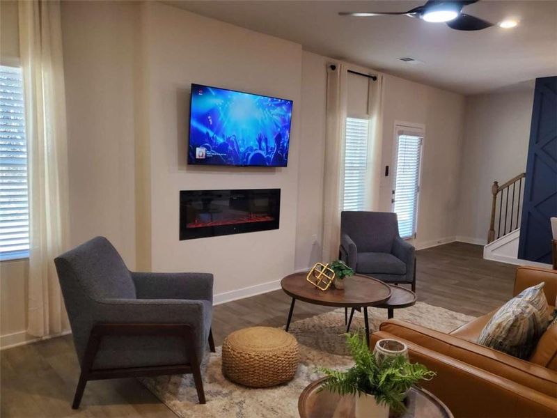 Furnished interior view inside a new home in Creekbend Overlook, South Fulton (Image 12).