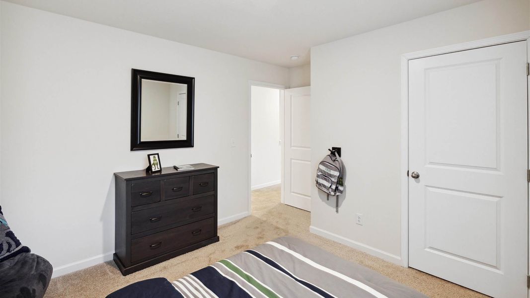 Representative furnished interior of a home built from the Hayden by D.R. Horton in Fairview Hills, Cleveland (Image 15).