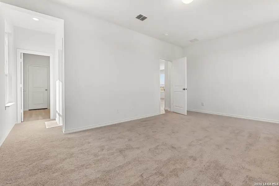 Spacious, unfurnished interior of a new home in Knox Ridge, Converse (Image 24).