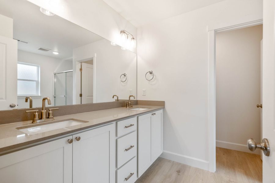 Furnished interior view inside a new home in Willowbrook, Madras (Image 12).