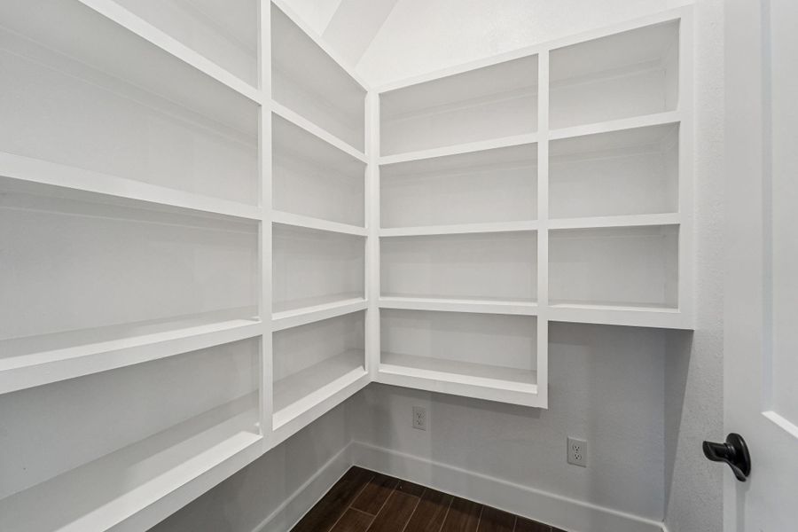 Spacious, unfurnished interior of a new home in Kresston, Montgomery (Image 35).