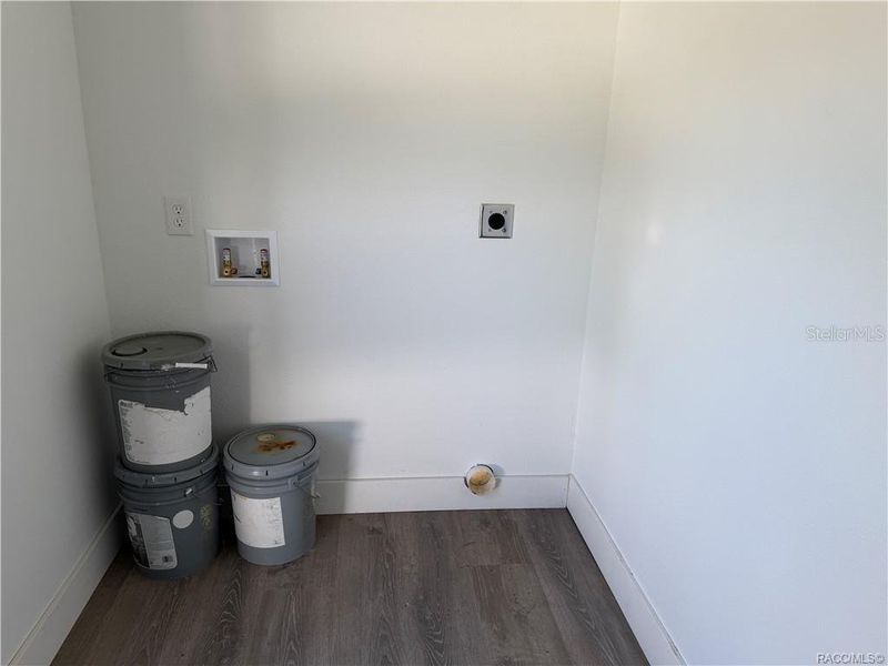 Spacious, unfurnished interior of a new home in , Citrus Springs (Image 22).