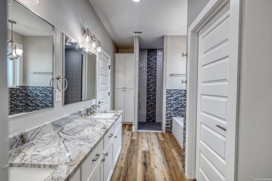 Furnished interior view inside a new home in , Uvalde (Image 13).