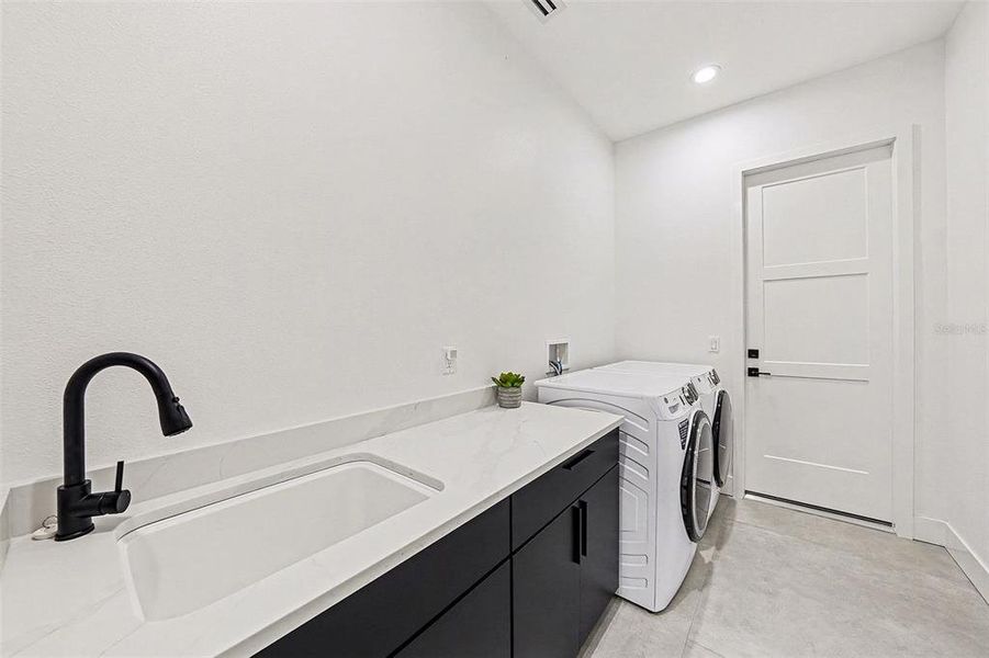 Furnished interior view inside a new home in , Lutz (Image 38).