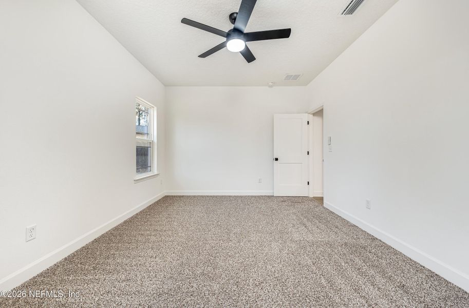 Spacious, unfurnished interior of a new home in , Keystone Heights (Image 12).
