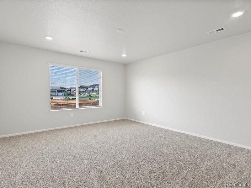 Spacious, unfurnished interior of a new home in Hidden Valley Farm, Severance (Image 26).