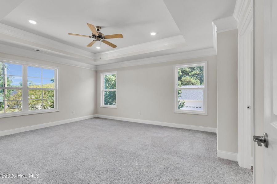 Spacious, unfurnished interior of a new home in Fairfield Harbour, New Bern (Image 20).