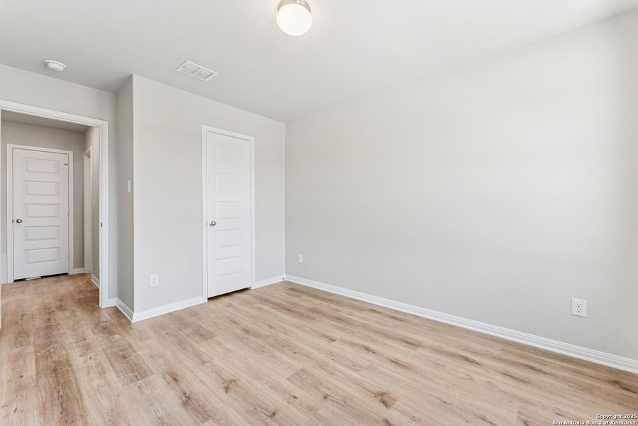 Spacious, unfurnished interior of a new home in Cinco Lakes, San Antonio (Image 9). Spacious, unfurnished interior of a new home in Cinco Lakes, San Antonio (Image 9).