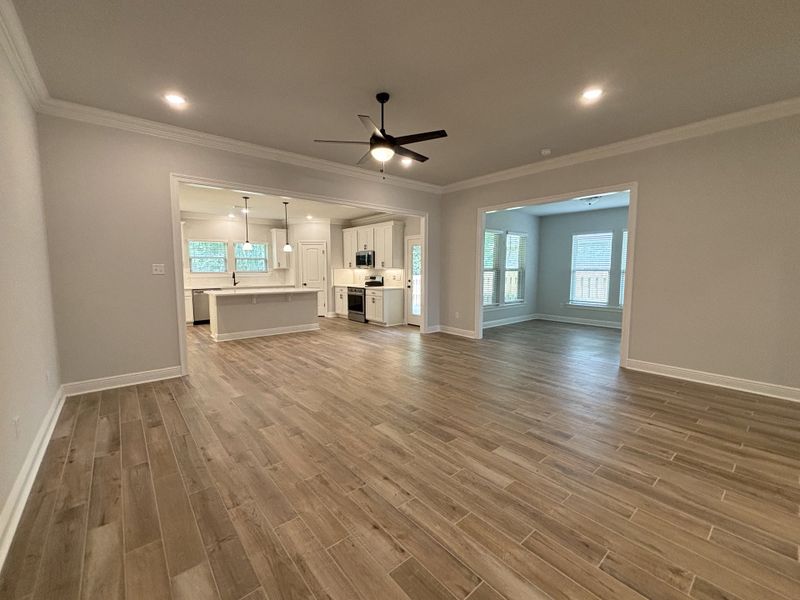 Spacious, unfurnished interior of a new home in Bird Song at Hammock Bay, Freeport (Image 16).