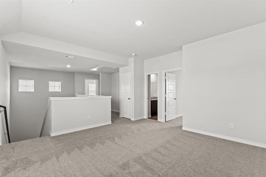 Spacious, unfurnished interior of a new home in Retreat at Fossil Creek, Fort Worth (Image 20).