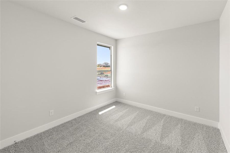 Spacious, unfurnished interior of a new home in Somerset Park, Rockwall (Image 26).