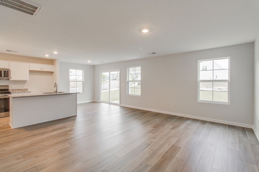 Spacious, unfurnished interior of a new home in Ellington, Elgin (Image 23).
