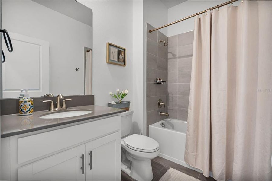 Furnished interior view inside a new home in , Orlando (Image 28).