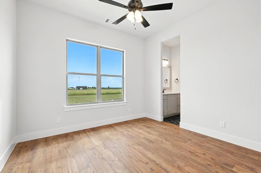 Spacious, unfurnished interior of a new home in , Venus (Image 25). Spacious, unfurnished interior of a new home in , Venus (Image 25).