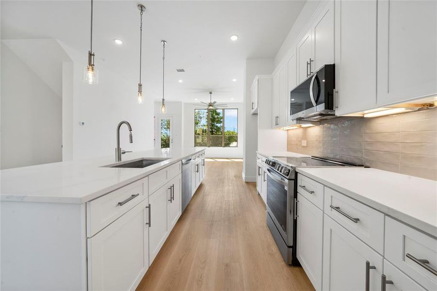 Furnished interior view inside a new home in , Farmers Branch (Image 6).