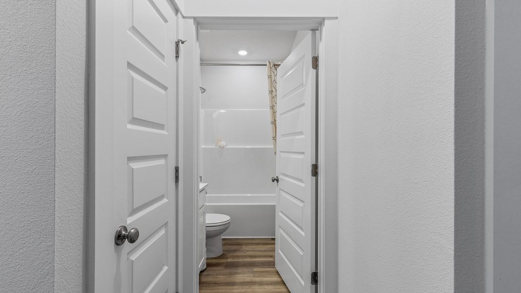 Image 28 of a home in Colonial East.