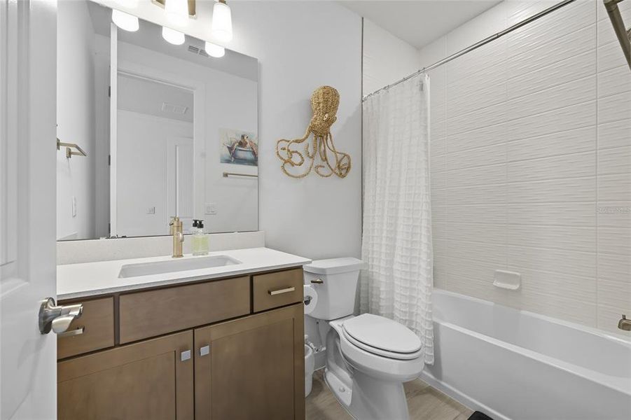 Furnished interior view inside a new home in , Orlando (Image 46).