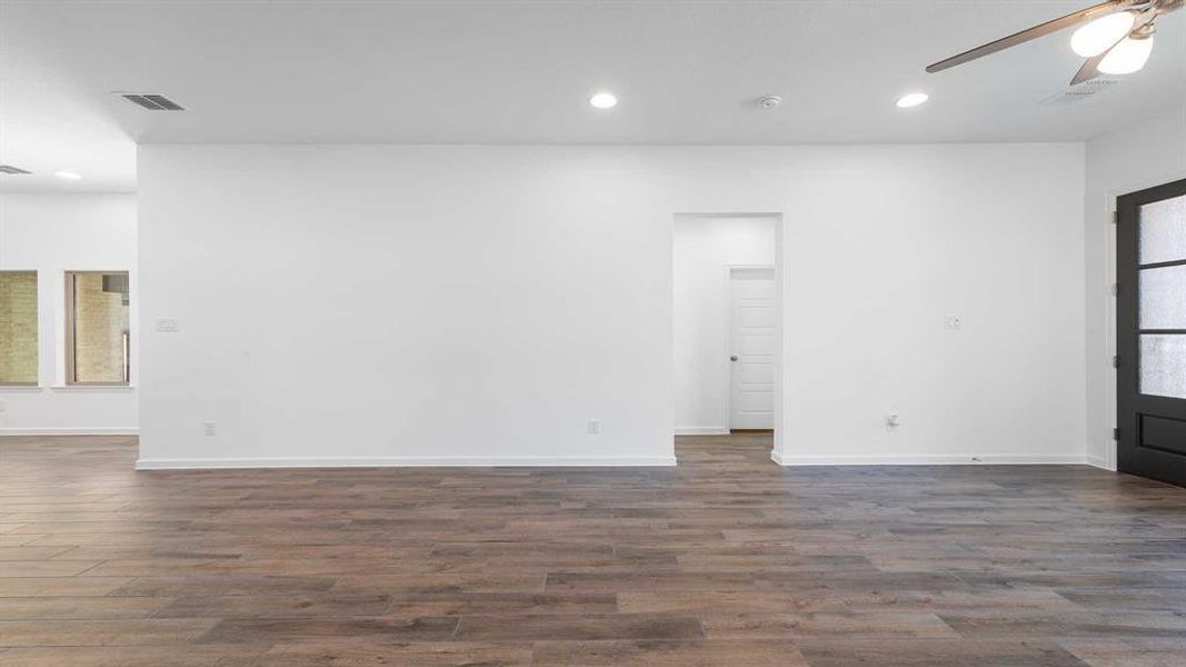 Spacious, unfurnished interior of a new home in Avondale 40', Fate (Image 14). Spacious, unfurnished interior of a new home in Avondale 40', Fate (Image 14).