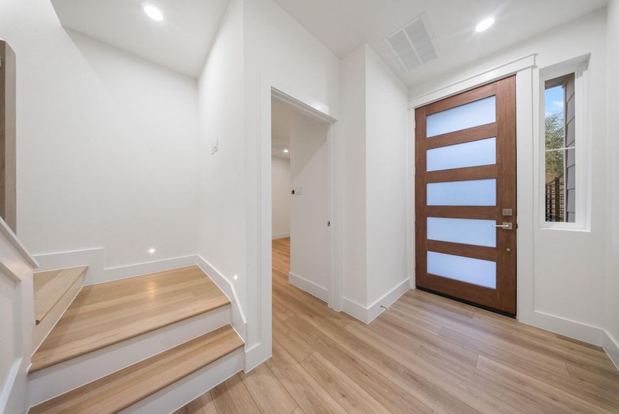 Spacious, unfurnished interior of a new home in , Houston (Image 14).