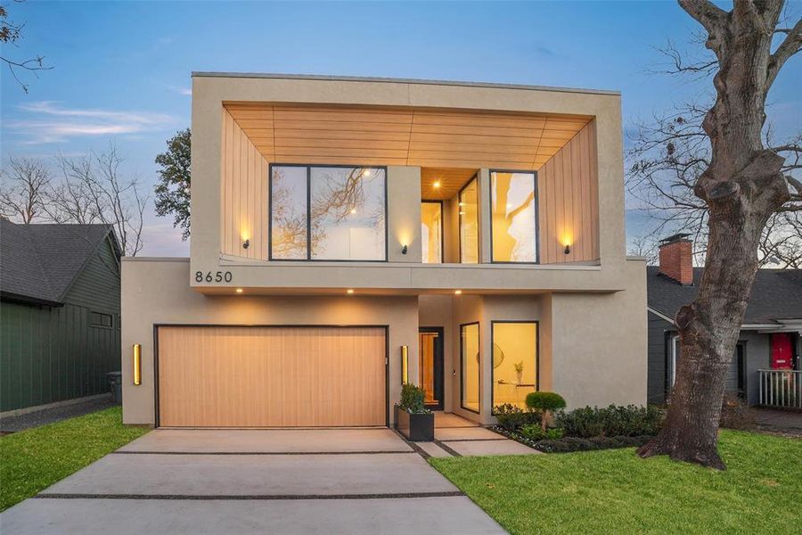 Front exterior of a new home in , Dallas, TX, highlighting curb appeal (Image 1). Front exterior of a new home in , Dallas, TX, highlighting curb appeal (Image 1).