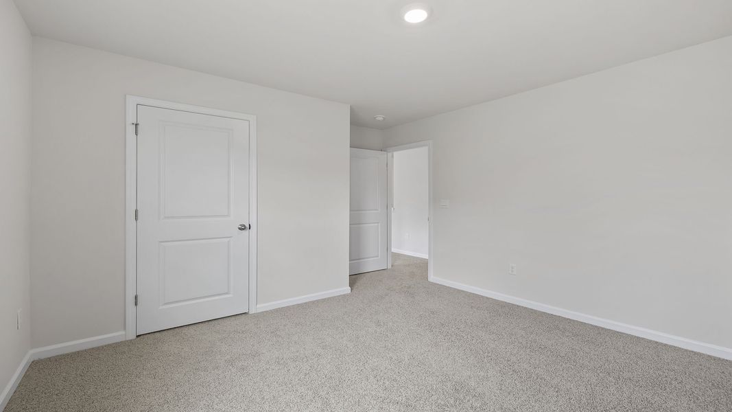 Spacious, unfurnished interior of a new home in Woodglen, Piedmont (Image 28).