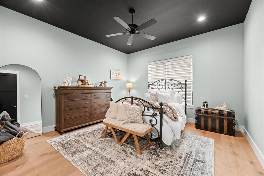 Furnished interior view inside a new home in , Corsicana (Image 20).